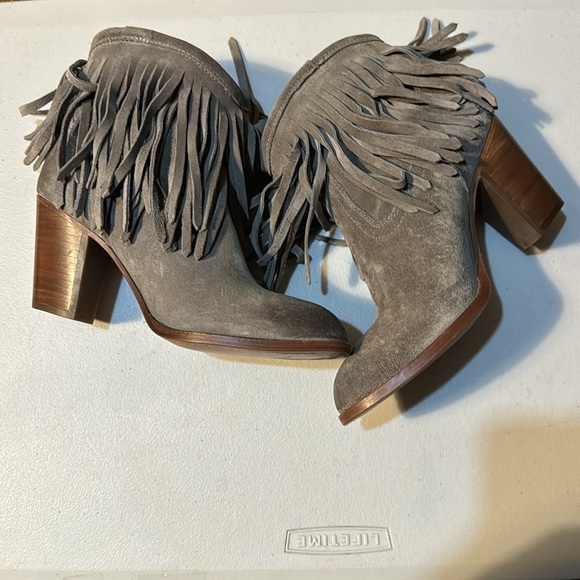 Frye Fringe Dark Grey Booties. Size 8.5 B - Picture 8 of 12